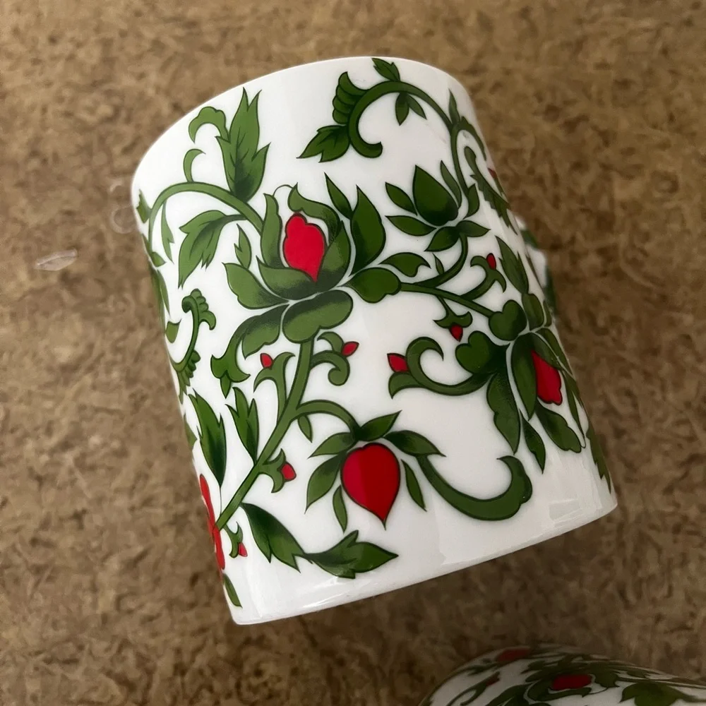 2 Williams Sonoma Rose Vine Pattern Porcelain Tea Coffee Mugs